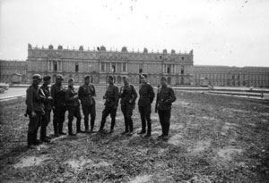 Soldats allemands au pied du château