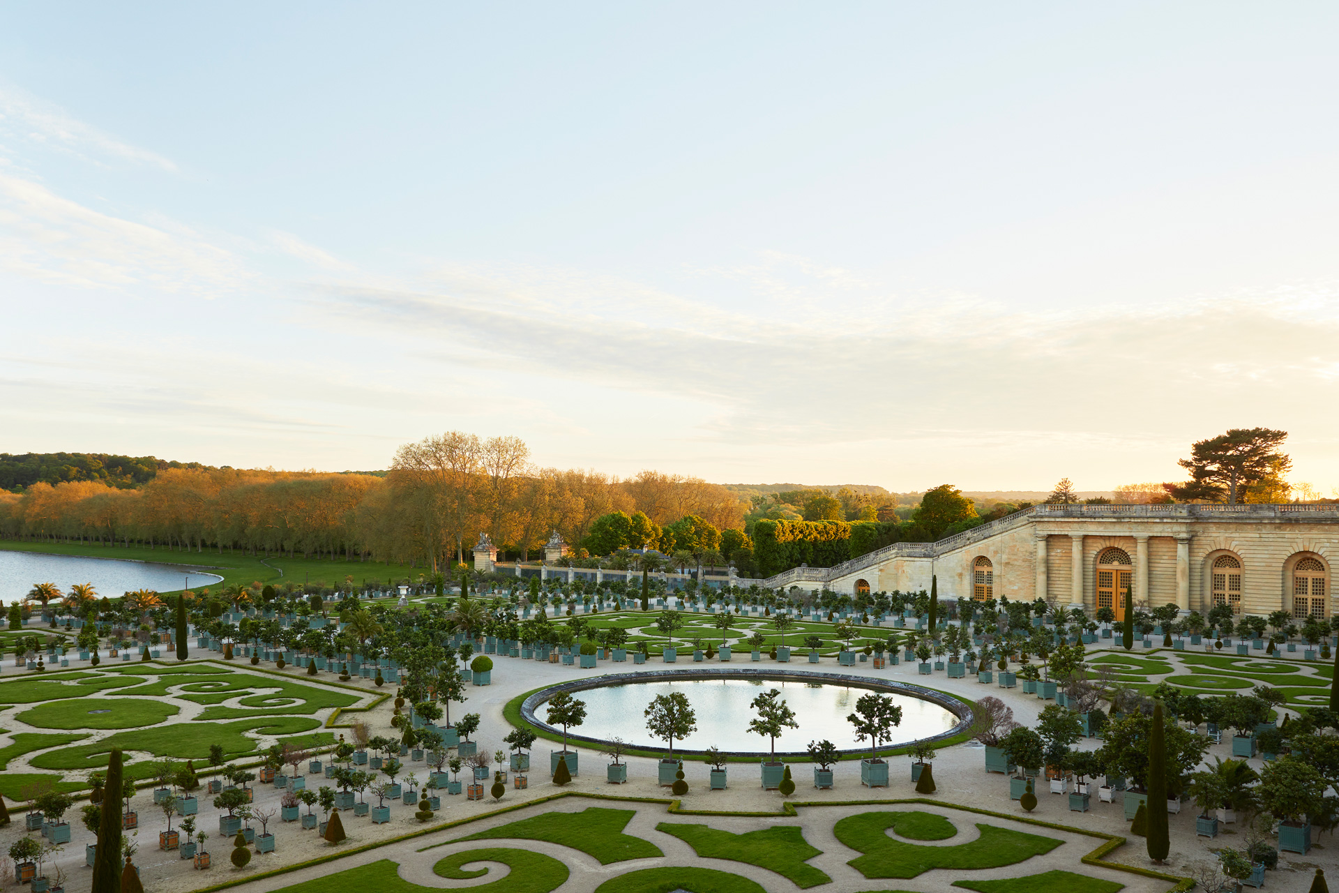 Versailles Room King Pool View