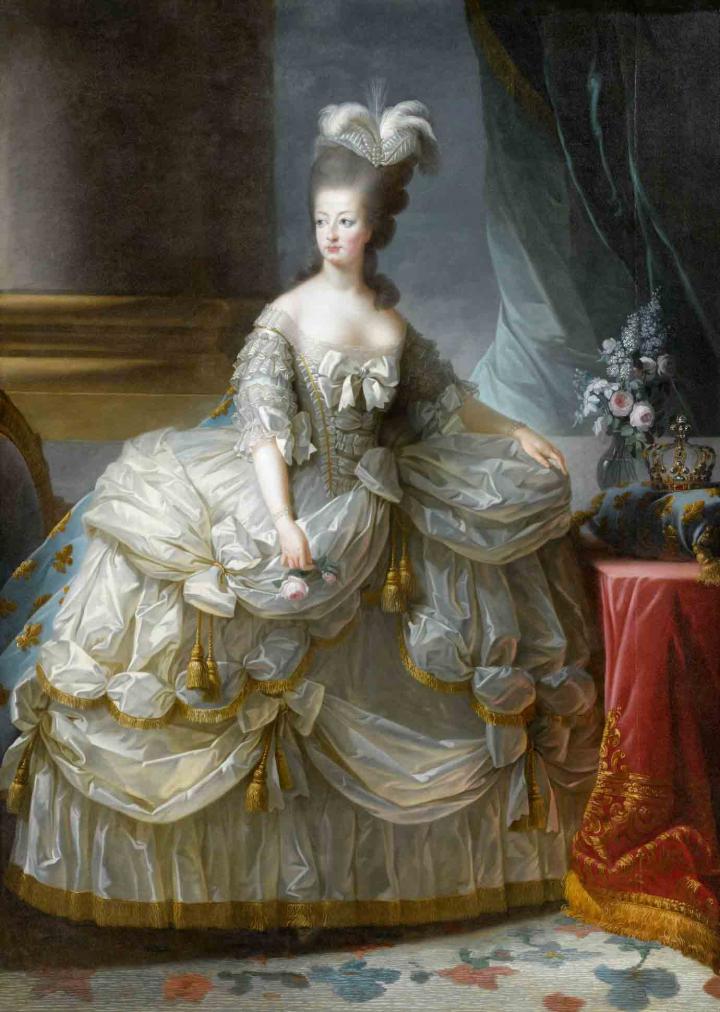 Versailles dress 2025