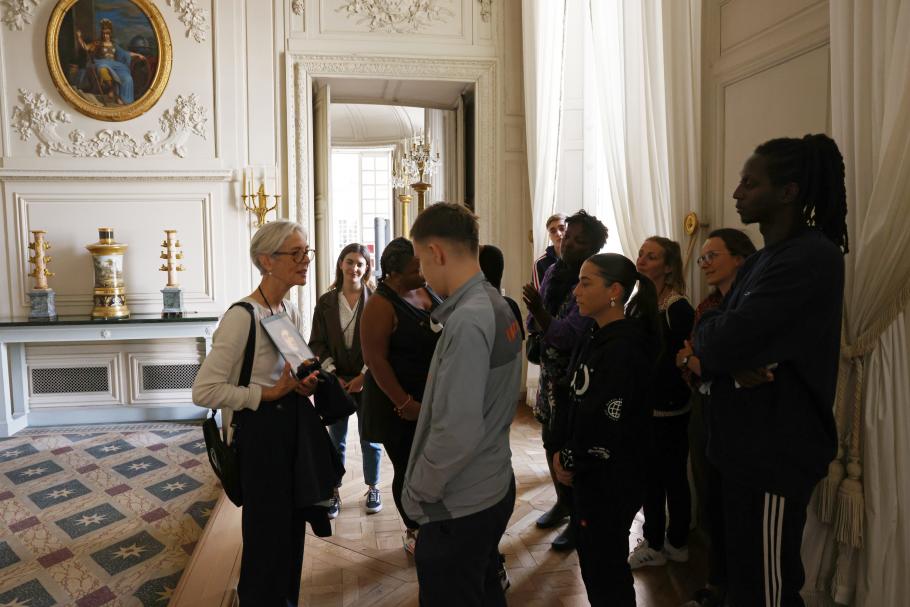 Visite guidée du groupe à l'intérieur du Grand Trianon