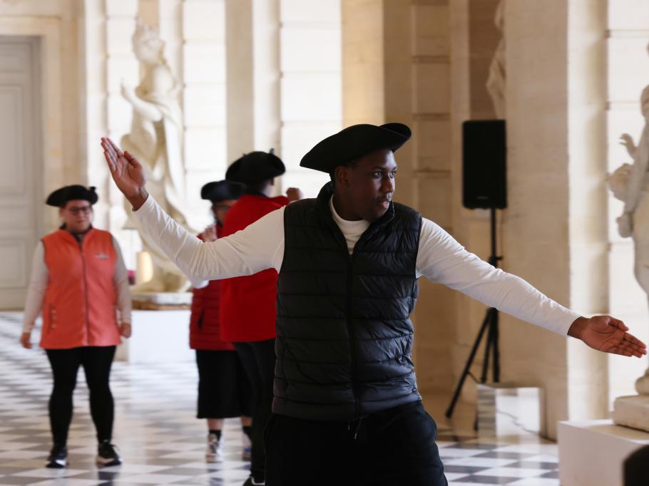 Danse réalisée dans la galerie basse du corps centrale.