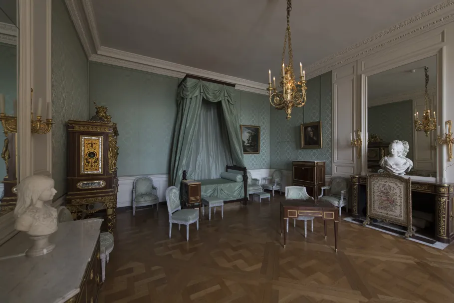 The Queen’s Bedchamber