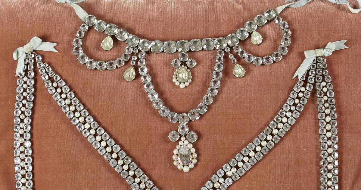 Marie antoinette 2025 diamond necklace