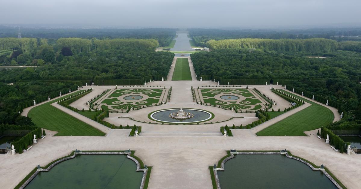 The Gardens Palace Of Versailles