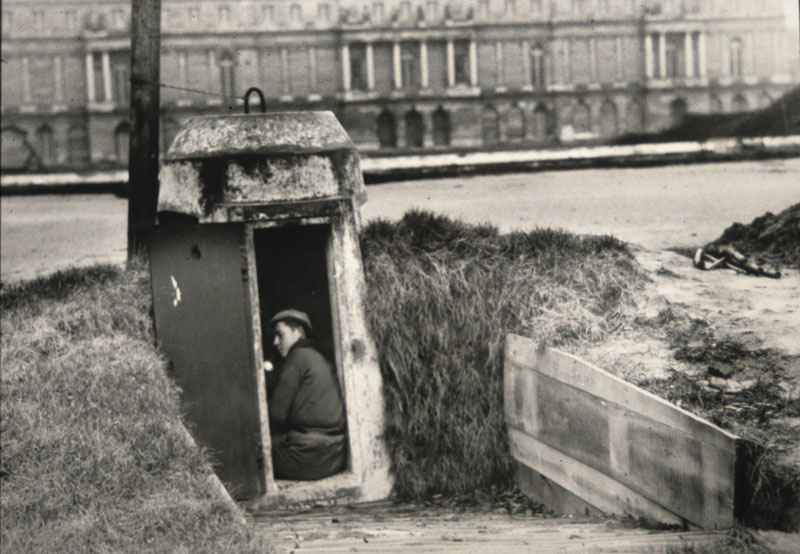 Abri pour le personnel au pied du Château
