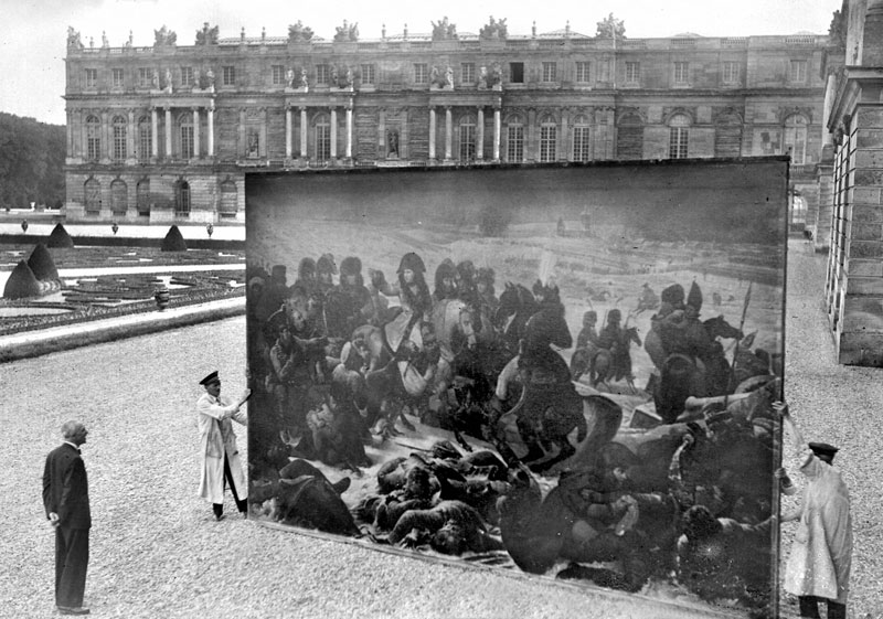 Charles Mauricheau-Beaupré fait transporter une toile