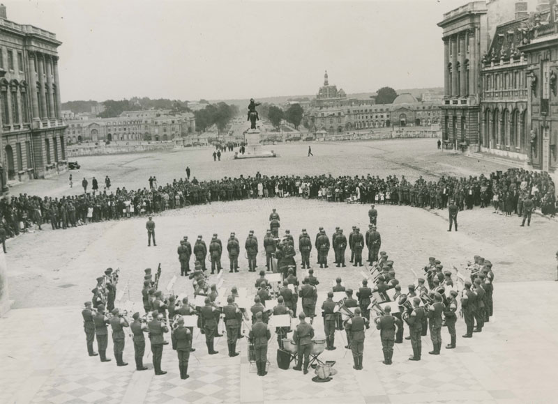 Fanfare de Goering, cour de Marbre du château