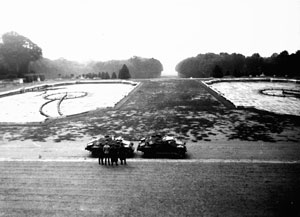 Blindés allemands au pied du château